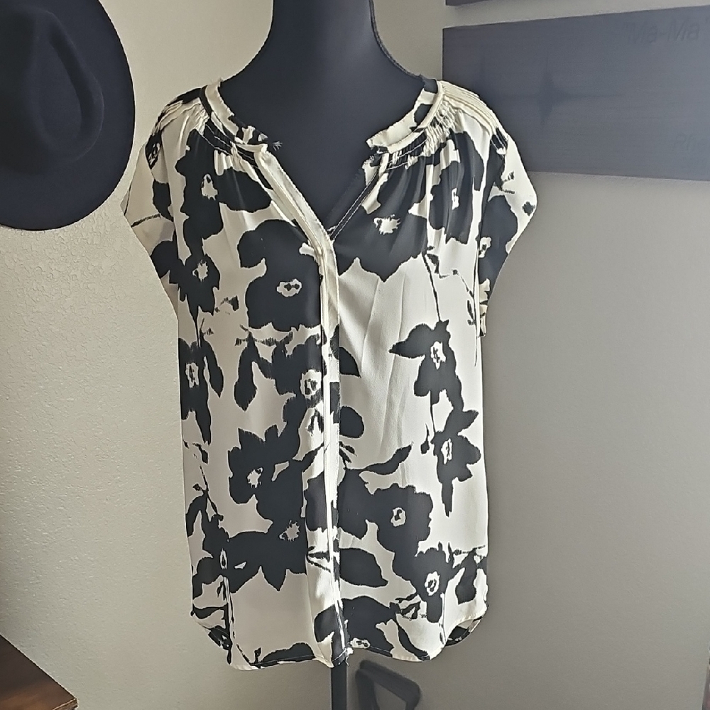 Daniel Rainn Black and White Floral Blouse